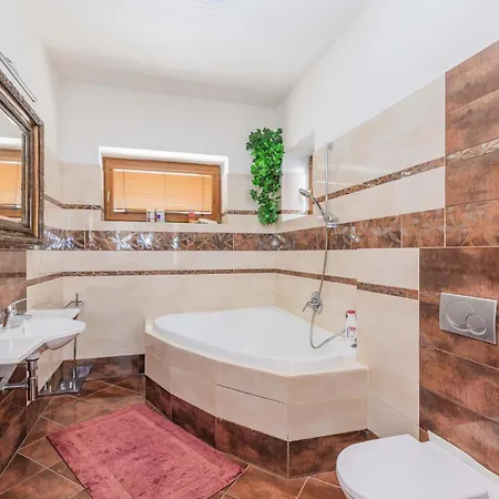 šejby 3* Horní Stropnice
